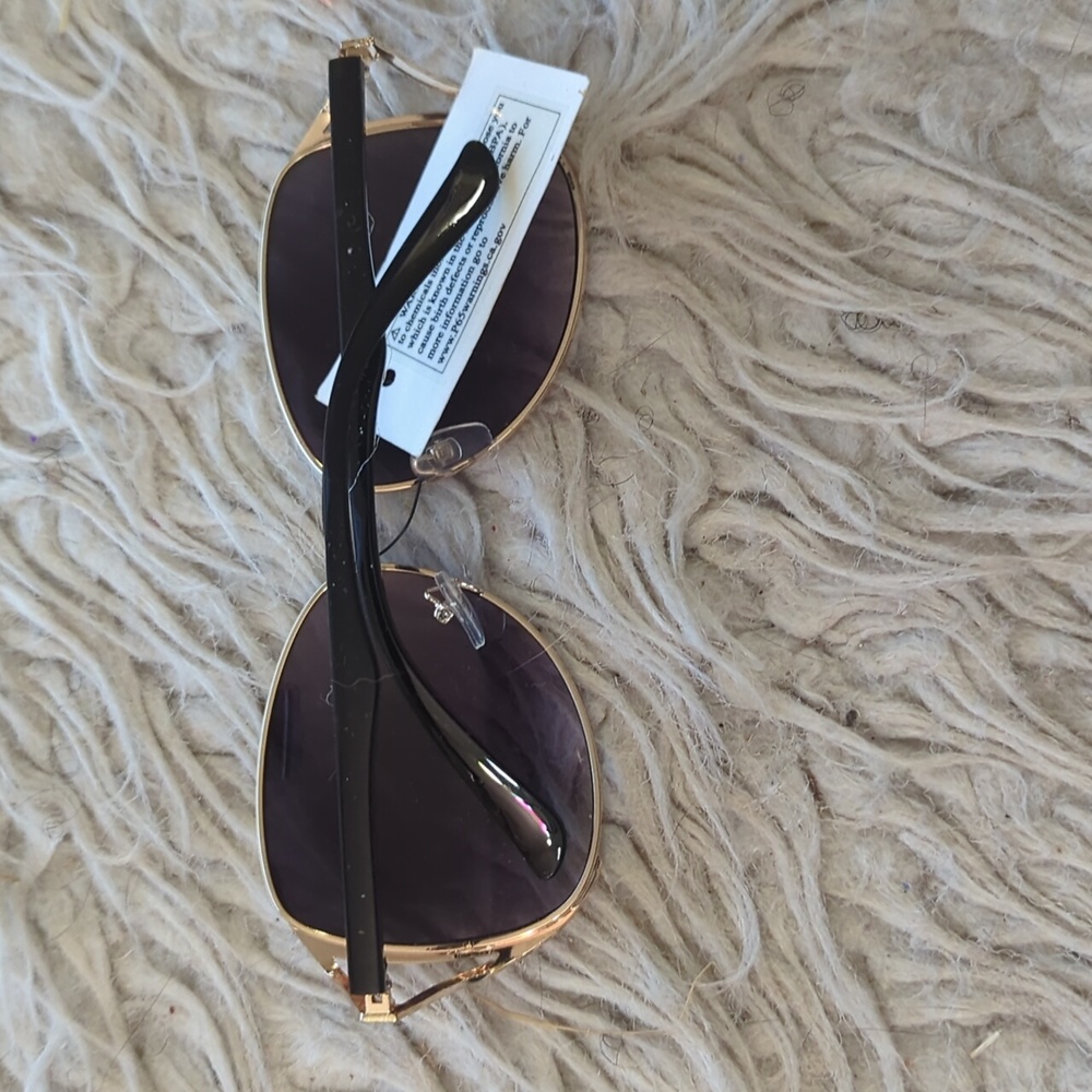 Sunglasses - Picture 3 of 4